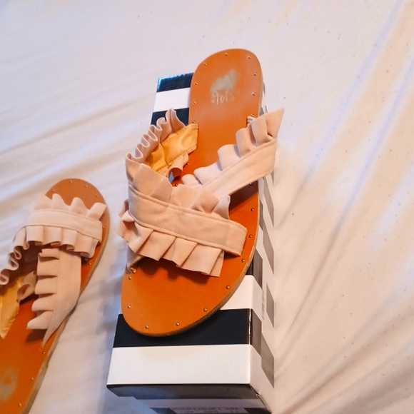 Sandals - Picture 1 of 3